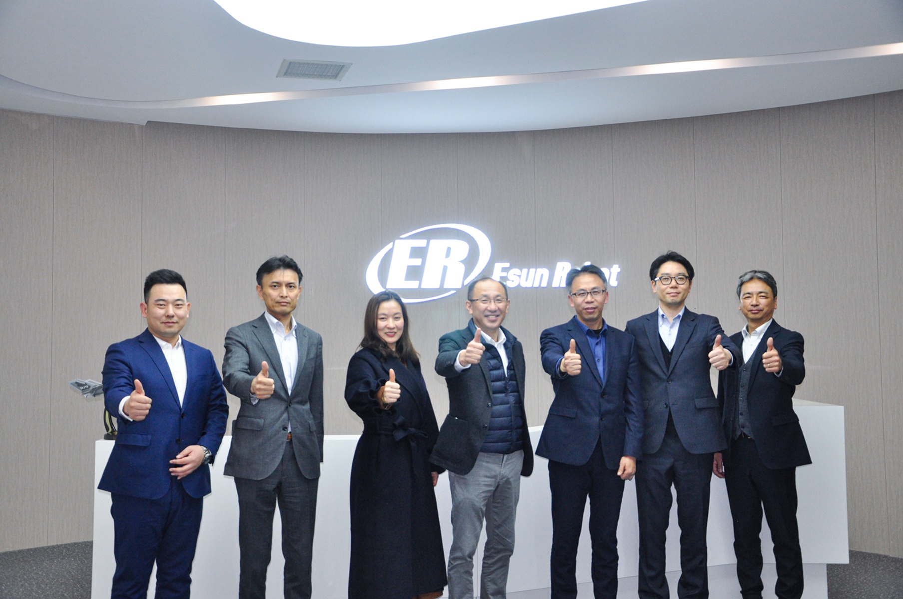 熱烈歡迎EPSON SEC吉野部長(zhǎng)一行蒞臨鎰升機(jī)器人！